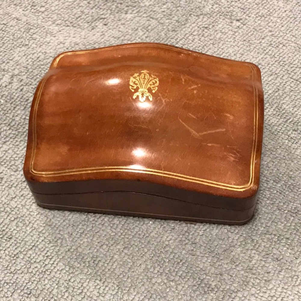 Antique Leather Humpback/Camelback 
Jewelry or Trinket Box